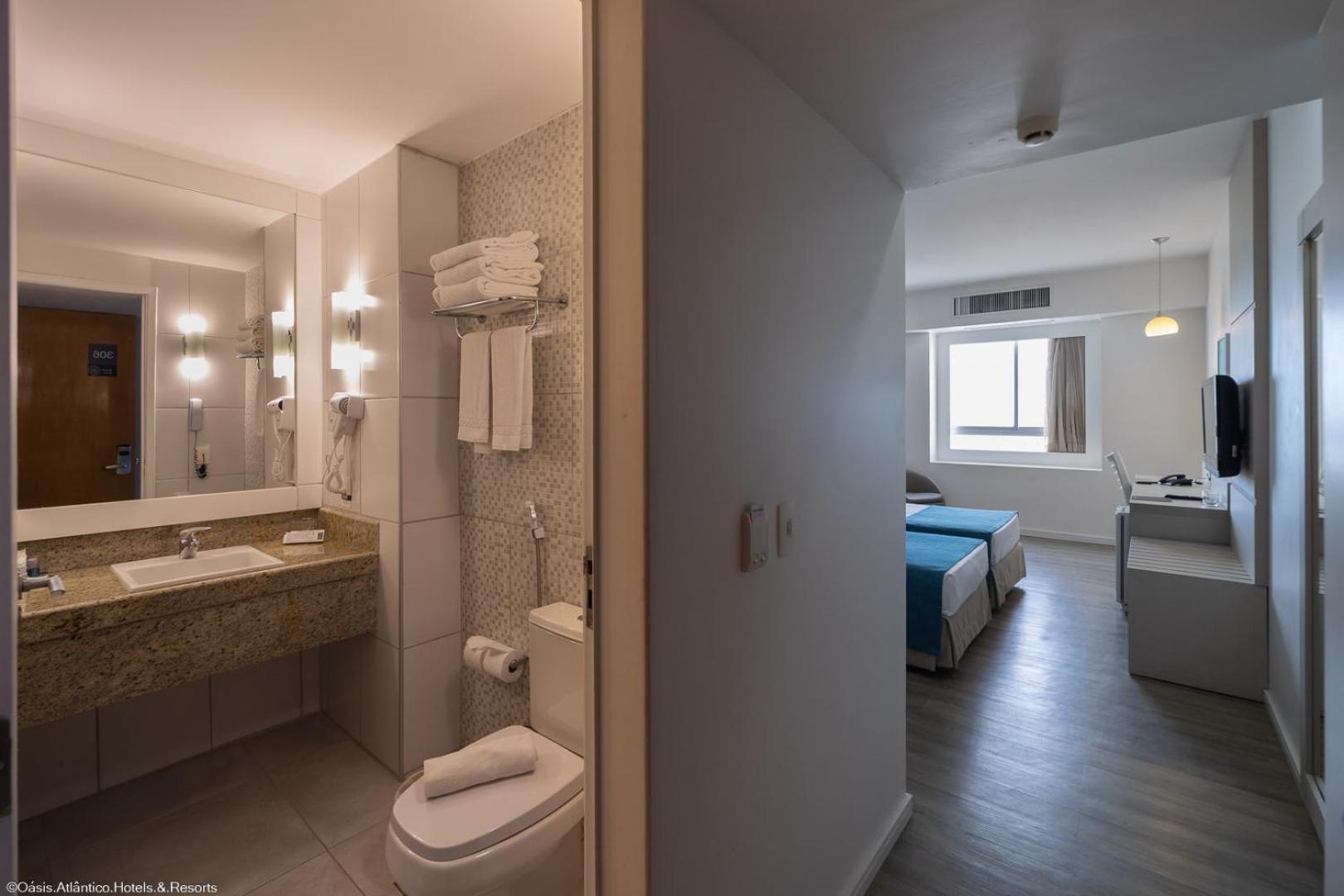 Quarto Triplo Superior com Vista da Área Interna