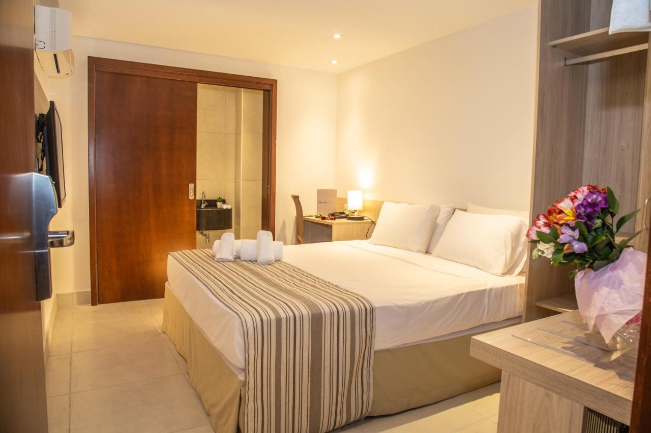 Deluxe Double Room Shower